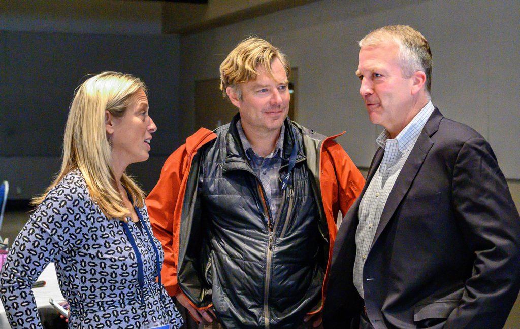 ATIA CEO Sarah Leonard and Premier Tour CEO Peter Grundwall talk with Sen. Dan Sullivan. Courtesy ATIA/Frank Flavin
